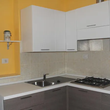 A 200 Mt Con 5 2 Bagni E 10 Posti Letto بورتو أوتيولو