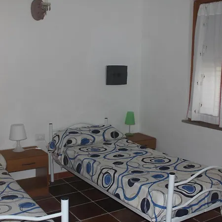 A 200 Mt Con 5 2 Bagni E 10 Posti Letto 포르토 오티올루