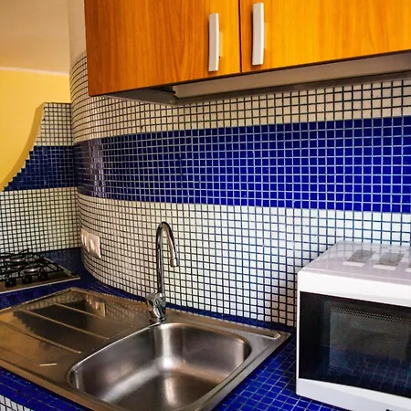A 200 Mt Con 5 2 Bagni E 10 Posti Letto * 포르토 오티올루