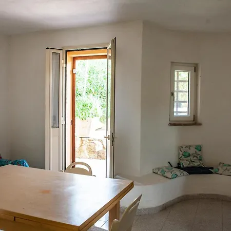 A 200 Mt Con 5 2 Bagni E 10 Posti Letto