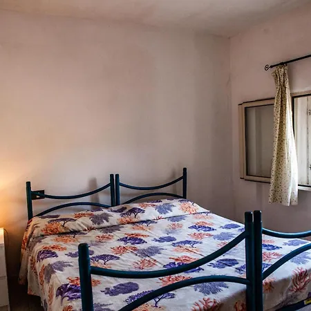 A 200 Mt Con 5 2 Bagni E 10 Posti Letto 포르토 오티올루