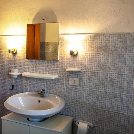A 200 Mt Con 5 2 Bagni E 10 Posti Letto 아파트