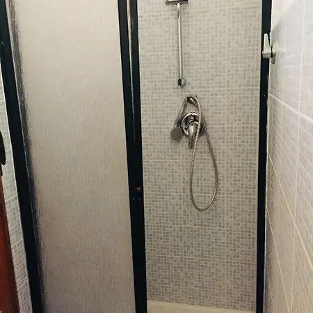 A 200 Mt Con 5 2 Bagni E 10 Posti Letto アパート *