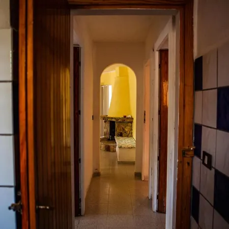 A 200 Mt Con 5 2 Bagni E 10 Posti Letto Apartment