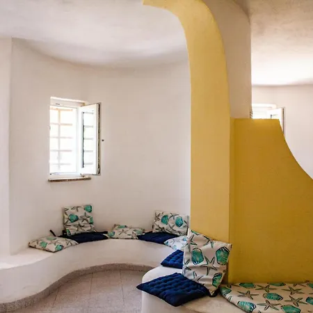 A 200 Mt Con 5 2 Bagni E 10 Posti Letto Apartment *