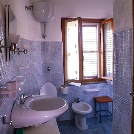 A 200 Mt Con 5 2 Bagni E 10 Posti Letto アパート ポルト・オッティオル