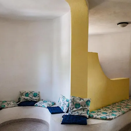 A 200 Mt Con 5 2 Bagni E 10 Posti Letto