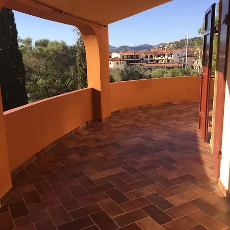 A 200 Mt Con 5 2 Bagni E 10 Posti Letto Apartment