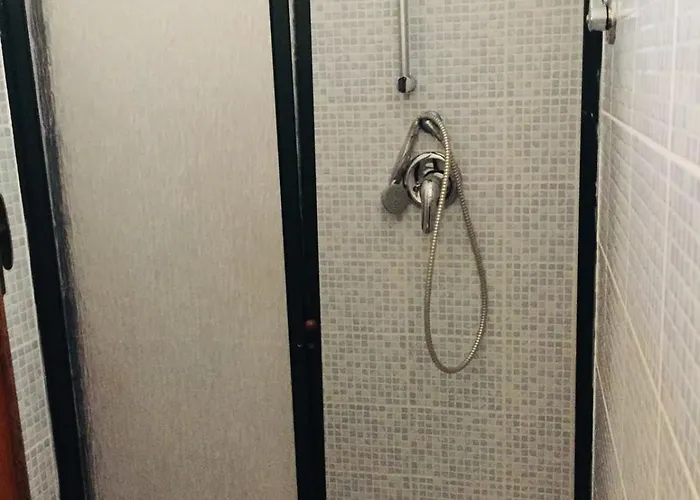 A 200 Mt Con 5 2 Bagni E 10 Posti Letto Appartamento *